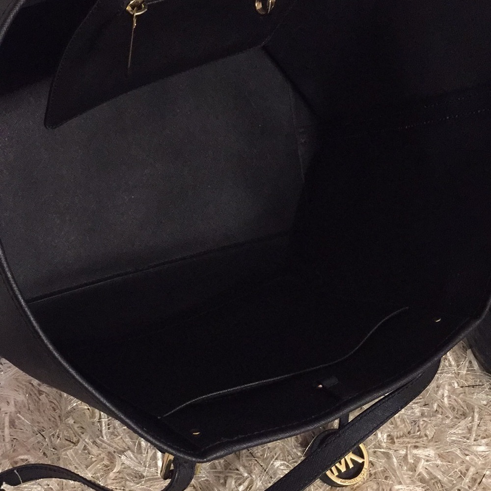 Michael Kors Jet Set Black Saffiano Travel Tote - Picture 10 of 16